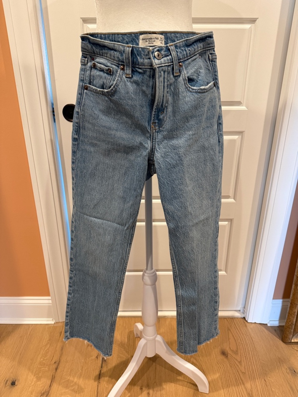 Abercrombie The 90s Straight Mid Rise